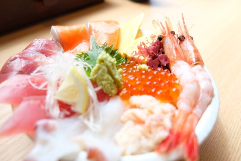 三角市場の海鮮丼