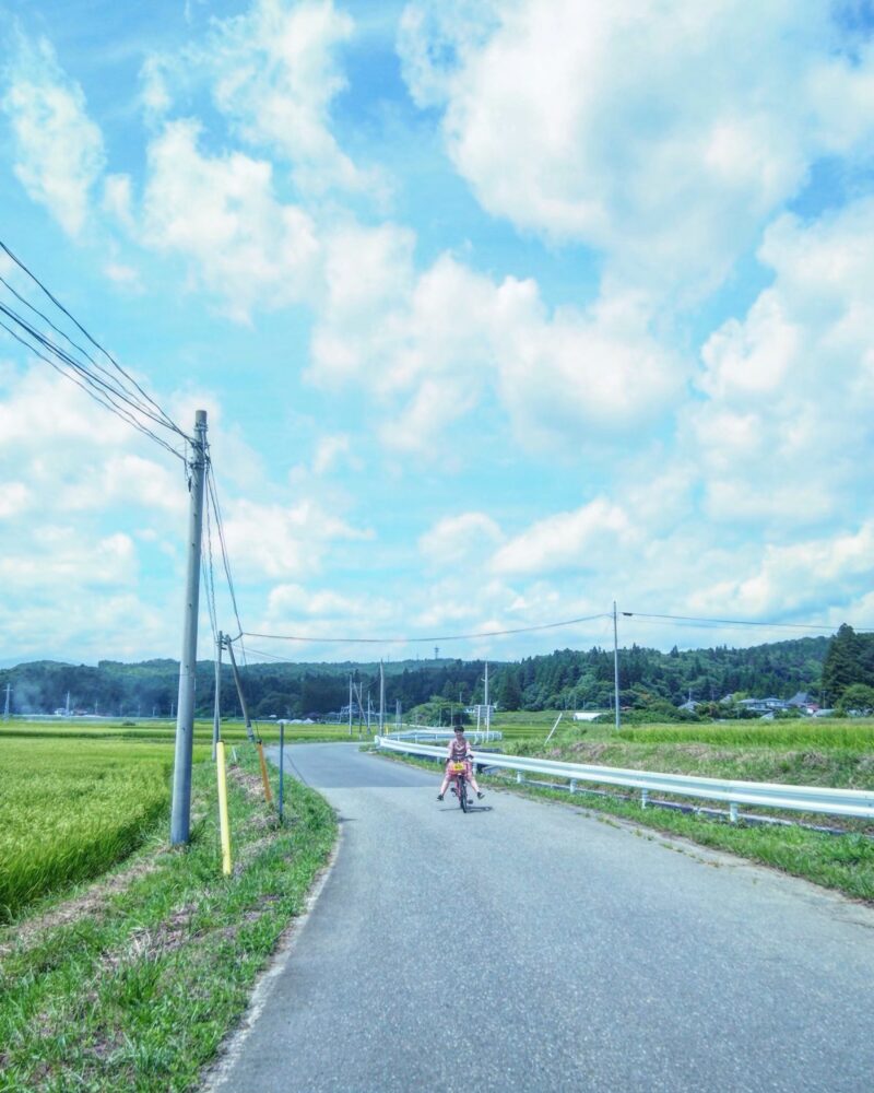 田んぼ道を盛り漕ぎ